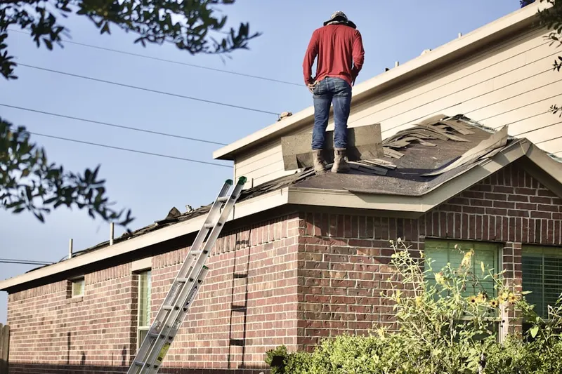 Professional roofer working on a residential roof in Salem Lakes